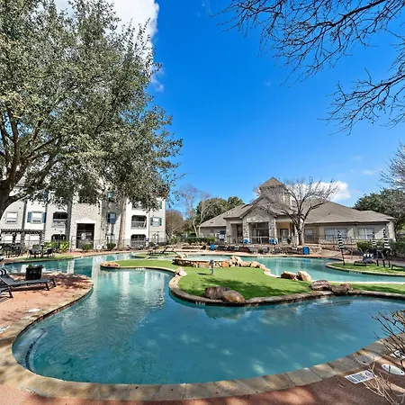 Houston Lakeside Living